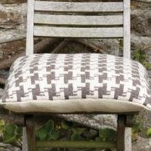 Houndstooth_20cushion_20260x310