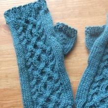 Persephone_mitt_pair_-_peacock_45c_6w