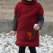 Red_sweater_dress_model_2008