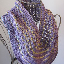 Pretty_plum_cowl
