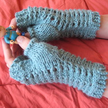 Slip-stitch_mesh_fingerless_gloves_-_main2