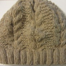 Slouchy_horseshoe_cable_hat_free_knitting_pattern_by_underground_crafter