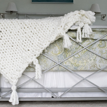 Chunky-blanket-on-bed