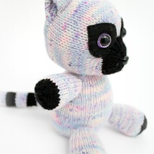 Purple_lemur